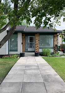 823 Ranchview Circle NW Calgary, AB T3G 1B2