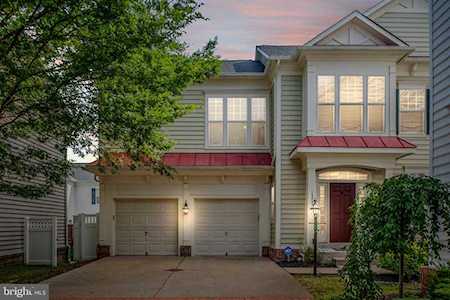 10063 Orland Stone Dr Bristow, VA 20136