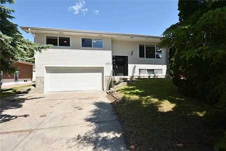 2204 Uxbridge Drive NW Calgary, AB T2N 3Z4