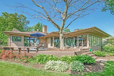 3134 SE Manhattan Ln East Grand Rapids, MI 49506