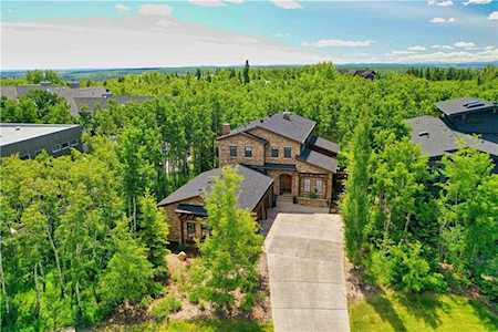 54 Posthill Drive SW Calgary, AB T3H 0A8