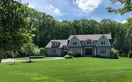 250 Country Dr Weston, MA 02493