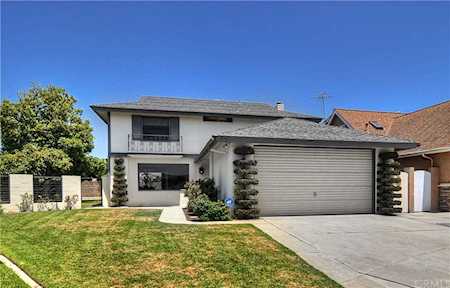 5231 Del Serra Circle La Palma, CA 90623