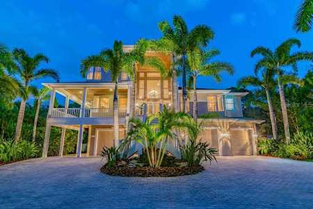 8755 Commodore Drive Seminole, FL 33776