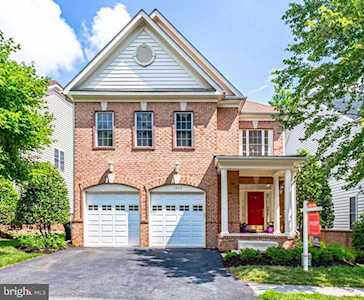 9208 Sycamore Crest Dr Fairfax, VA 22031