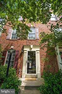 8859 Benchmark Ln Bristow, VA 20136