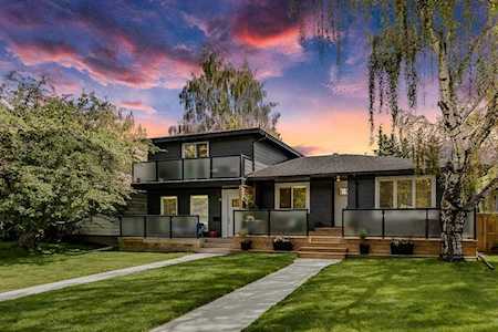 3607 Kerry Park Road SW Calgary, AB T3E 4S5