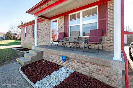 4008 Cedarway Ct Louisville, KY 40229