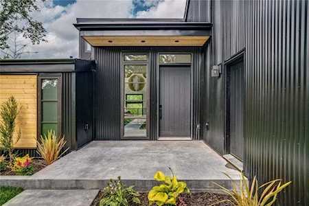 8160 48 Avenue NW Calgary, AB T3B 2A6