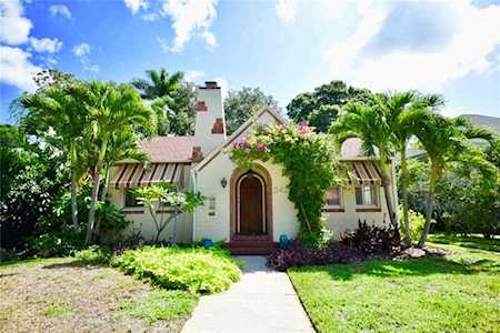 242 NE Estado Way St Petersburg, FL 33704