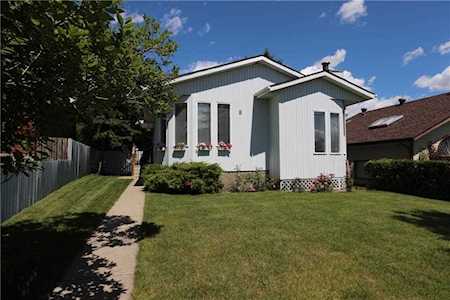 8 Shawmeadows Gate SW Calgary, AB T2Y 1A3