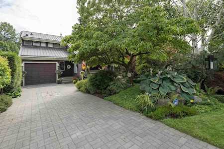 711 W 20th Street North Vancouver, BC V7P 2B3