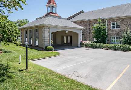 5601 Coach Gate Wynde #28 Louisville, KY 40207