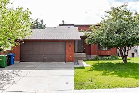 143 Ranchridge Bay NW Calgary, AB T3B 1V3