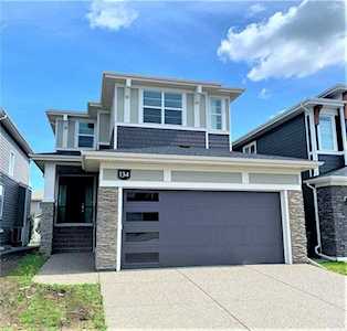 134 West Grove Point(e) SW Calgary, AB T3H 1V3