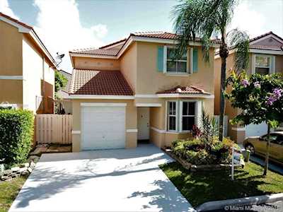 11225 Secret Woods Dr Cooper City, FL 33026
