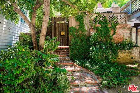 8630 Lookout Mountain Avenue Los Angeles, CA 90046