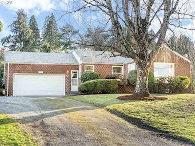15110 SE Kronberg Ave Milwaukie, OR 97267