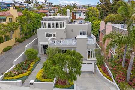 200 S Poinsettia Avenue Manhattan Beach, CA 90266