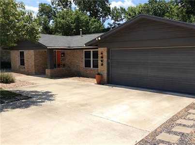 2805 S Silverway Dr Austin, TX 78757