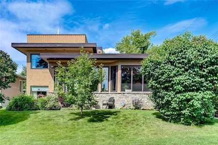 1239 18 Street NW Calgary, AB T2N 2G8