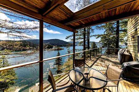 1660 Roxbury Place North Vancouver, BC V7G 1Z1