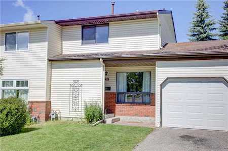 32 Silvergrove Hill(s) NW Calgary, AB T3B 4Z4