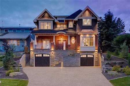 1213 Premier Way SW Calgary, AB T2T 1L8