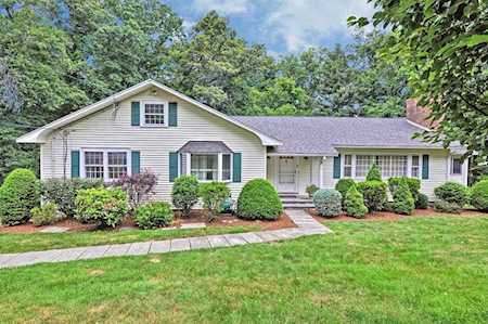 22 Checkerberry Ln Framingham, MA 01702