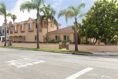 1221 Pine Street Huntington Beach, CA 92648