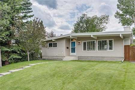 6107 Dalton Drive NW Calgary, AB T3A 1E1