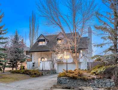 103 Coach Light Bay SW Calgary, AB T3H 1Z8