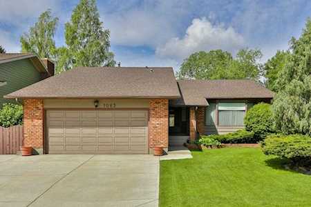 1063 Edgemont Road NW Calgary, AB T3A 2J5