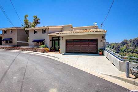8041 Bulwer Drive Los Angeles, CA 90046