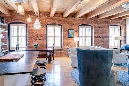 21 Wormwood St #517 Boston, MA 02210