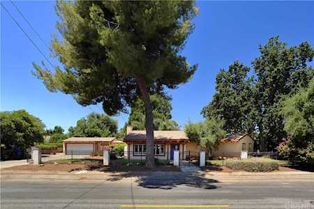 5425 Woodlake Avenue Woodland Hills, CA 91367