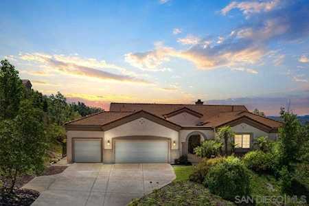 904 Bellagio Rd Escondido, CA 92027