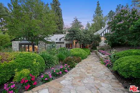 4880 Queen Florence Lane Woodland Hills, CA 91364