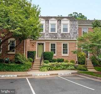 2295 Idylwood Station Ln Falls Church, VA 22043