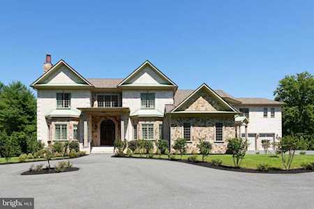1005 White Chimney Ct Great Falls, VA 22066