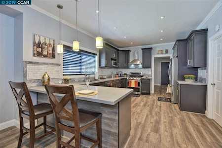 5384 Wentworth Ave Oakland, CA 94601-5819