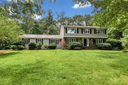 16 Onondaga Lane Medfield, MA 02052