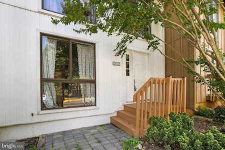 3012 Sugar Ln Vienna, VA 22181