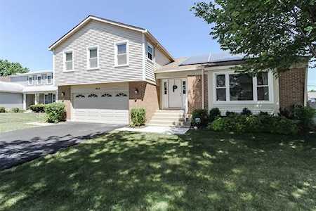 1612 E Canterbury Dr Arlington Heights, IL 60004