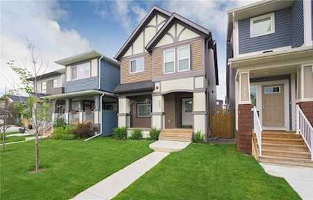 106 Evansborough Common NW Calgary, AB T3P 0N8