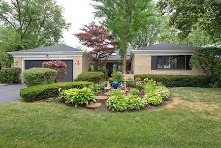 1802 Fieldwood Dr Northbrook, IL 60062