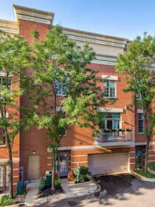1068 W Chestnut St Chicago, IL 60642