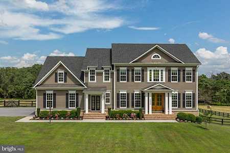 18638 Wild Raspberry Dr Purcellville, VA 20132