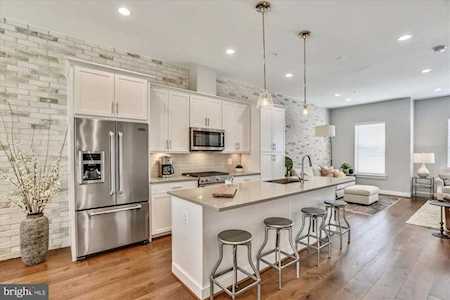 107 Dyer St Herndon, VA 20170