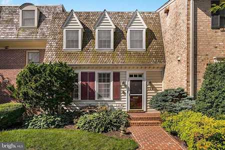 322 Wrens Way Falls Church, VA 22046